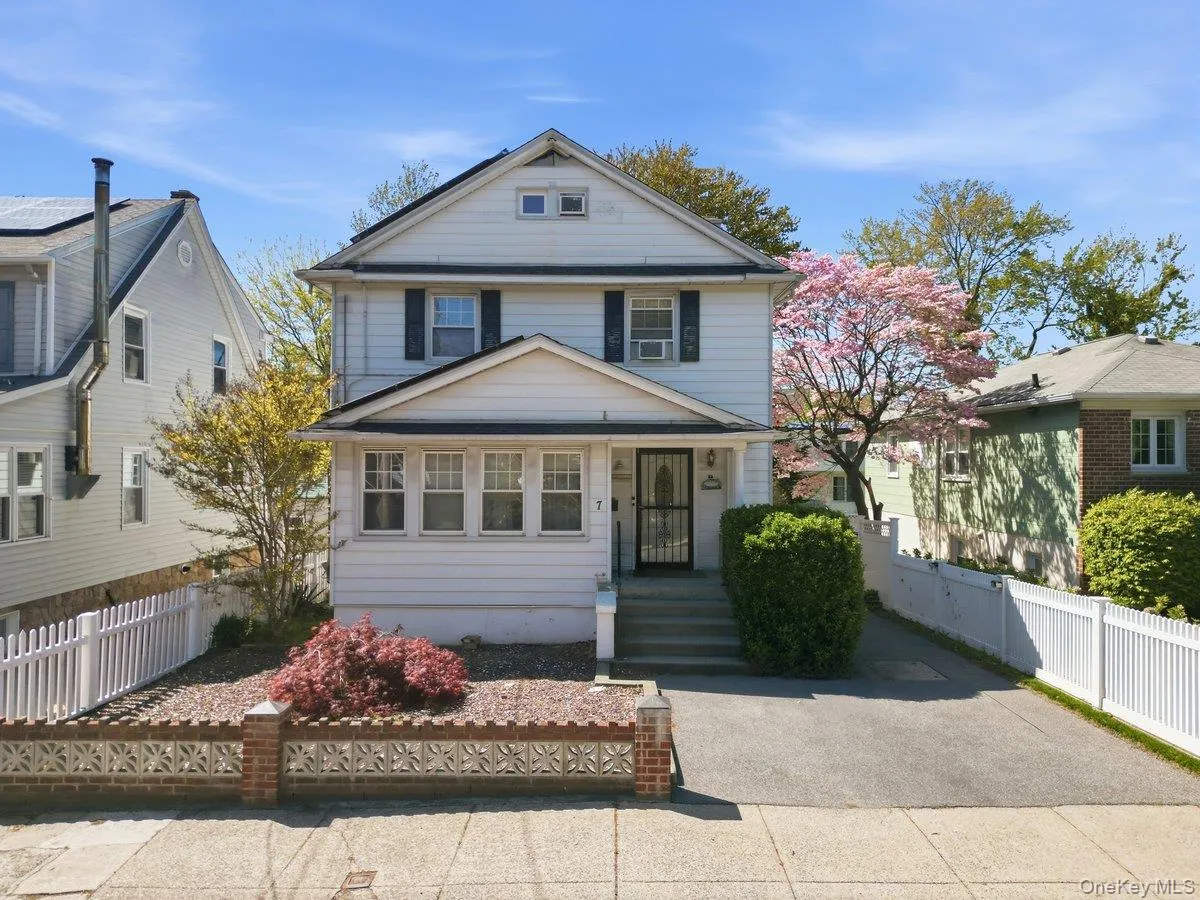 7 Byron Avenue, Yonkers, NY, 4 Bedrooms Bedrooms, 12 Rooms Rooms,3 BathroomsBathrooms,Residential,For Rent,Byron,0,991710 7 Byron Avenue, Yonkers, NY, 4 Bedrooms Bedrooms, 12 Rooms Rooms,3 BathroomsBathrooms,Residential,For Rent,Byron,0,991710