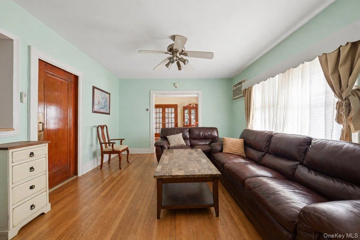 7 Byron Avenue, Yonkers, NY, 4 Bedrooms Bedrooms, 12 Rooms Rooms,3 BathroomsBathrooms,Residential,For Rent,Byron,0,991710 7 Byron Avenue, Yonkers, NY, 4 Bedrooms Bedrooms, 12 Rooms Rooms,3 BathroomsBathrooms,Residential,For Rent,Byron,0,991710
