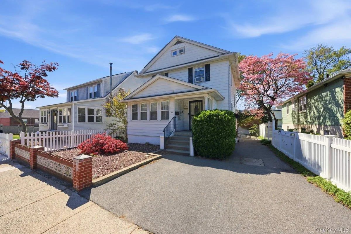 7 Byron Avenue, Yonkers, NY, 4 Bedrooms Bedrooms, 12 Rooms Rooms,3 BathroomsBathrooms,Residential,For Rent,Byron,0,991710 7 Byron Avenue, Yonkers, NY, 4 Bedrooms Bedrooms, 12 Rooms Rooms,3 BathroomsBathrooms,Residential,For Rent,Byron,0,991710