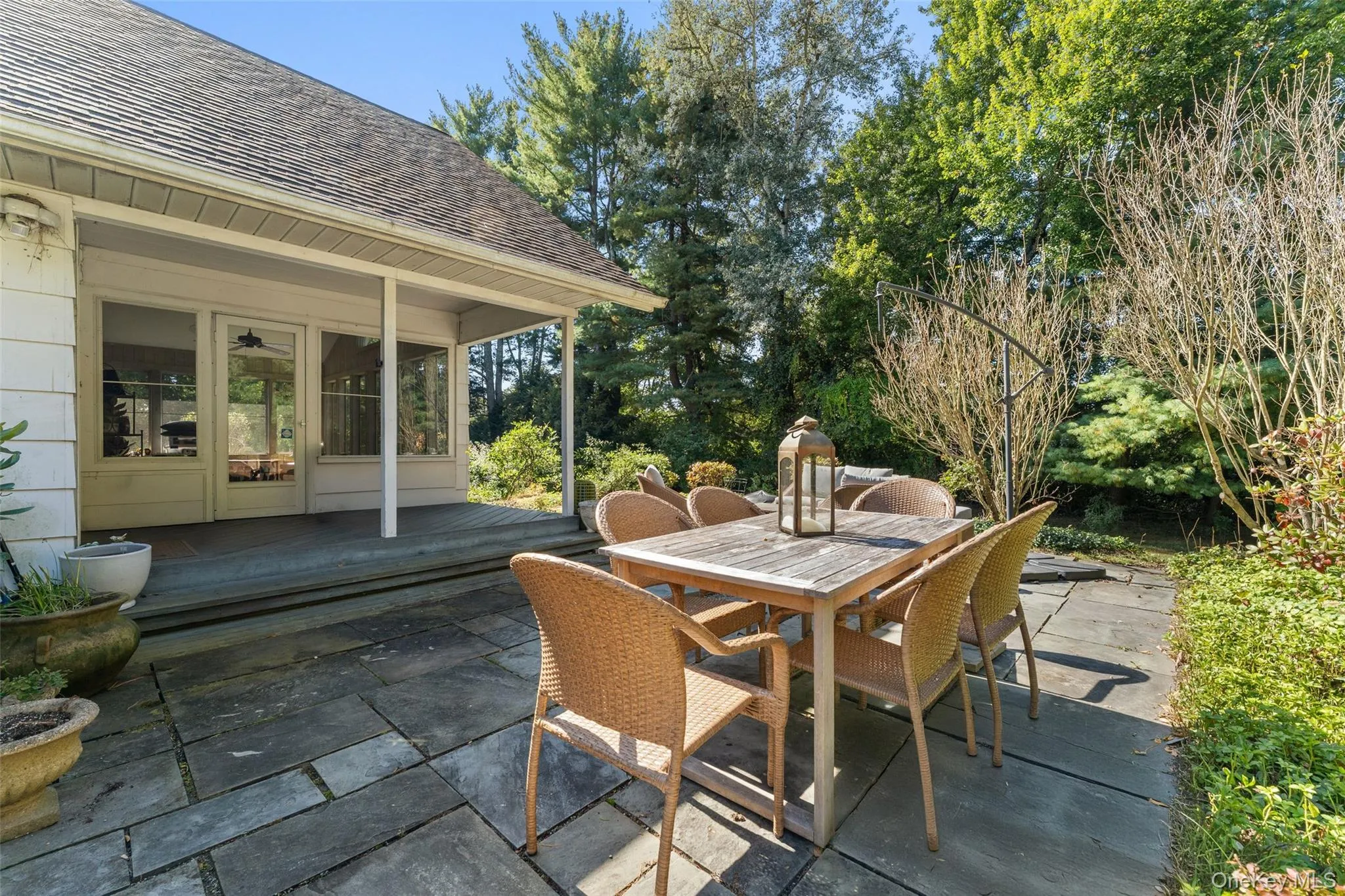 The perfect setting for al fresco dining and bbq's! The perfect setting for al fresco dining and bbq's!