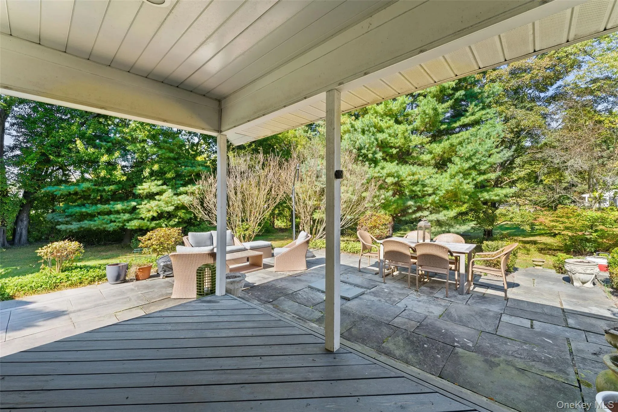 Incredible space for indoor/outdoor entertainment. Incredible space for indoor/outdoor entertainment.