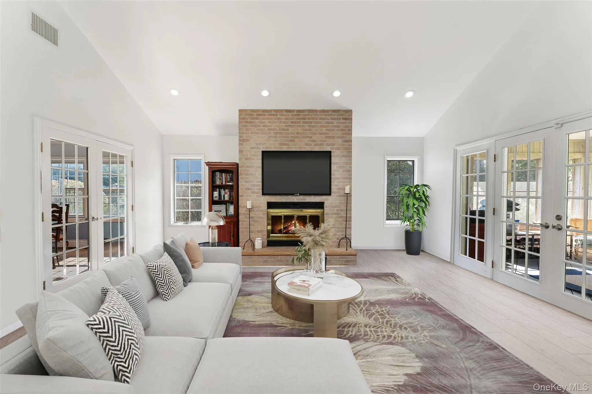 Gorgeous family room with soaring ceilings Gorgeous family room with soaring ceilings