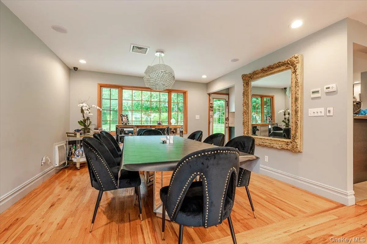 26 Red Brook Road, North Hempstead, NY, 3 Bedrooms Bedrooms, 7 Rooms Rooms,2 BathroomsBathrooms,Residential Lease,For Rent,Red Brook,0,991731 26 Red Brook Road, North Hempstead, NY, 3 Bedrooms Bedrooms, 7 Rooms Rooms,2 BathroomsBathrooms,Residential Lease,For Rent,Red Brook,0,991731