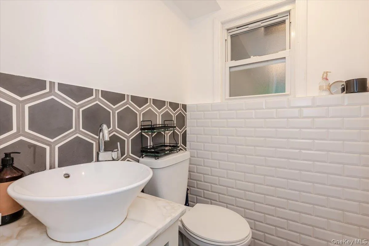 26 Red Brook Road, North Hempstead, NY, 3 Bedrooms Bedrooms, 7 Rooms Rooms,2 BathroomsBathrooms,Residential Lease,For Rent,Red Brook,0,991731 26 Red Brook Road, North Hempstead, NY, 3 Bedrooms Bedrooms, 7 Rooms Rooms,2 BathroomsBathrooms,Residential Lease,For Rent,Red Brook,0,991731