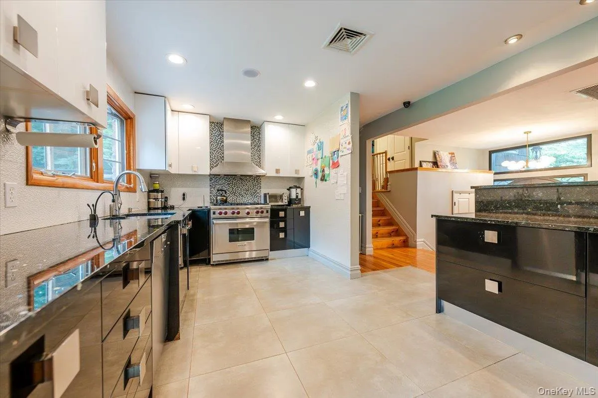 26 Red Brook Road, North Hempstead, NY, 3 Bedrooms Bedrooms, 7 Rooms Rooms,2 BathroomsBathrooms,Residential Lease,For Rent,Red Brook,0,991731 26 Red Brook Road, North Hempstead, NY, 3 Bedrooms Bedrooms, 7 Rooms Rooms,2 BathroomsBathrooms,Residential Lease,For Rent,Red Brook,0,991731