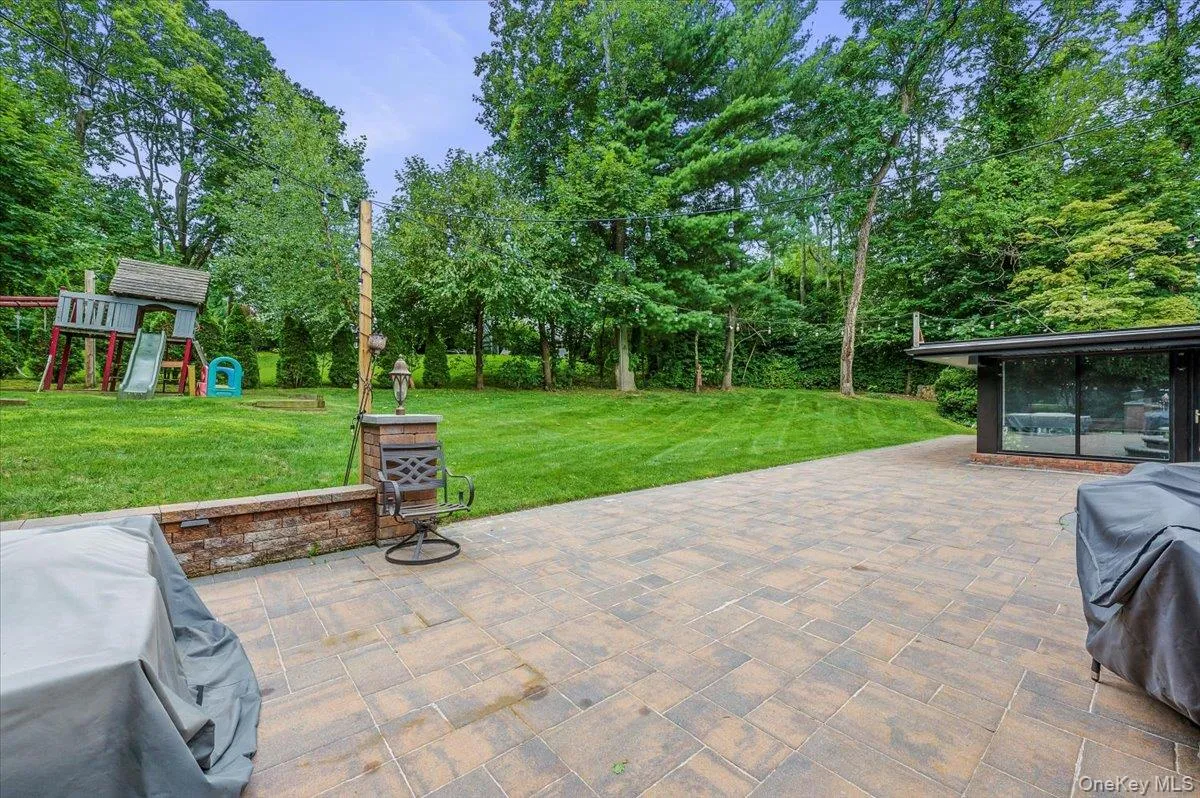 26 Red Brook Road, North Hempstead, NY, 3 Bedrooms Bedrooms, 7 Rooms Rooms,2 BathroomsBathrooms,Residential Lease,For Rent,Red Brook,0,991731 26 Red Brook Road, North Hempstead, NY, 3 Bedrooms Bedrooms, 7 Rooms Rooms,2 BathroomsBathrooms,Residential Lease,For Rent,Red Brook,0,991731