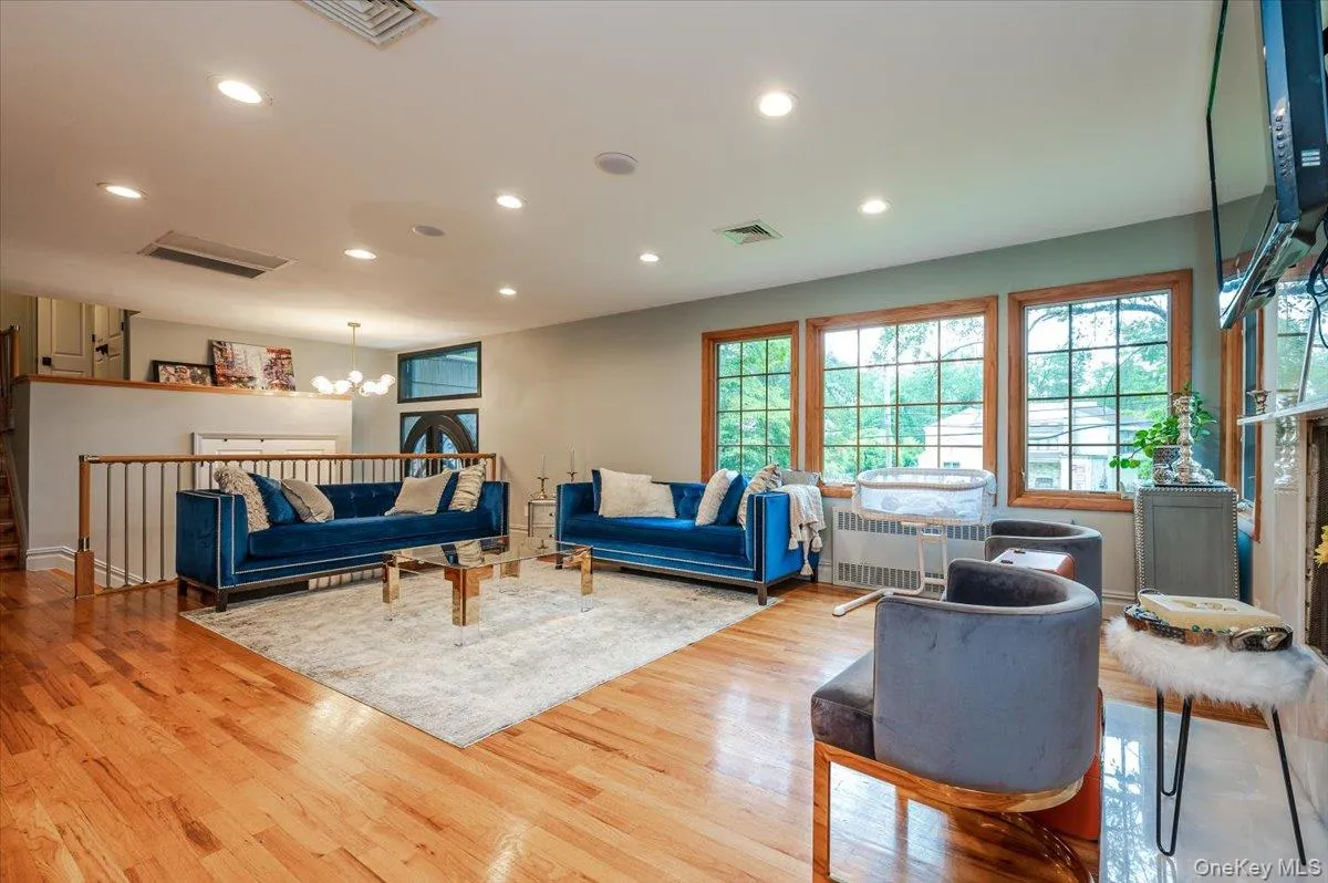 26 Red Brook Road, North Hempstead, NY, 3 Bedrooms Bedrooms, 7 Rooms Rooms,2 BathroomsBathrooms,Residential Lease,For Rent,Red Brook,0,991731 26 Red Brook Road, North Hempstead, NY, 3 Bedrooms Bedrooms, 7 Rooms Rooms,2 BathroomsBathrooms,Residential Lease,For Rent,Red Brook,0,991731
