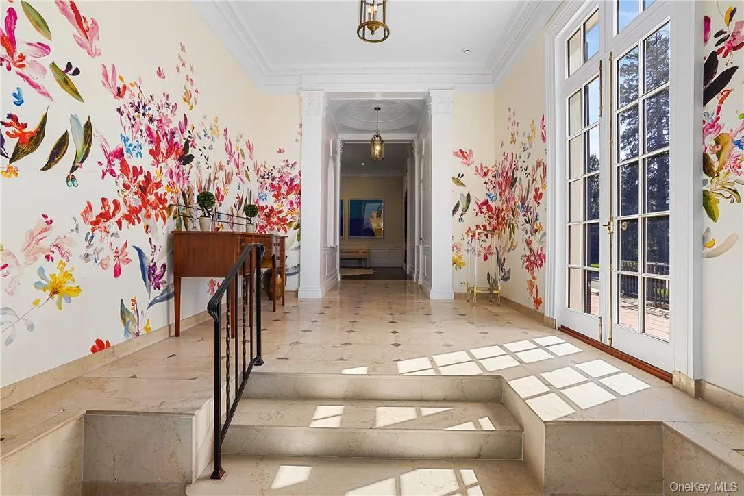 Hand painted wall coverings Hand painted wall coverings