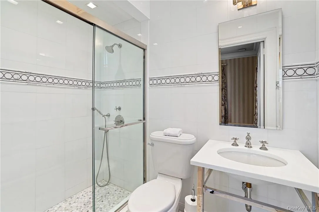 Ensuite Bath for Guest Room Ensuite Bath for Guest Room