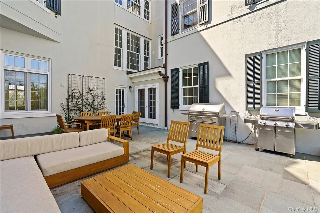Al Fresco Dining and Entertaining made easy! Ready for Summer in the Suburbs! Al Fresco Dining and Entertaining made easy! Ready for Summer in the Suburbs!