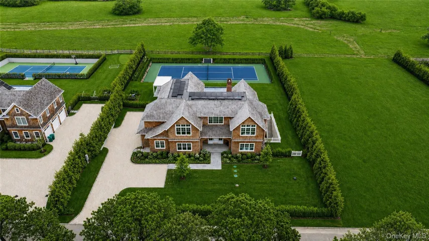 460 Edge Of Woods Road, Southampton, New York 11968