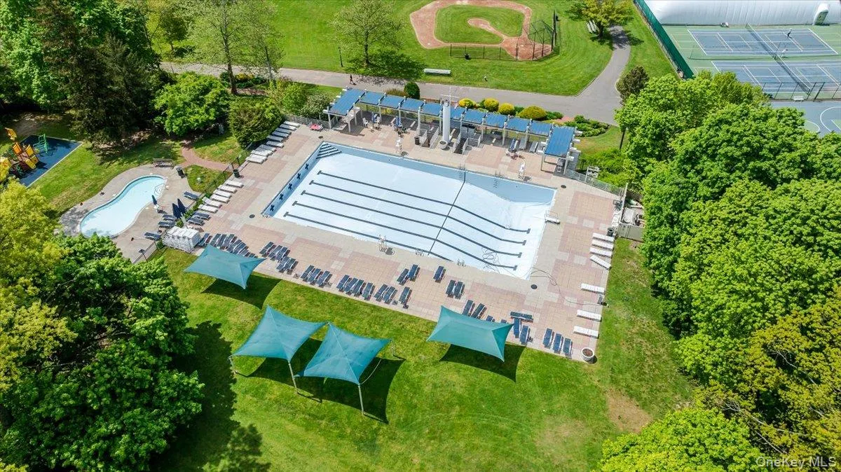 9 South Drive, North Hempstead, NY, 4 Bedrooms Bedrooms, 9 Rooms Rooms,2 BathroomsBathrooms,Residential,For Rent,South,0,991795 9 South Drive, North Hempstead, NY, 4 Bedrooms Bedrooms, 9 Rooms Rooms,2 BathroomsBathrooms,Residential,For Rent,South,0,991795