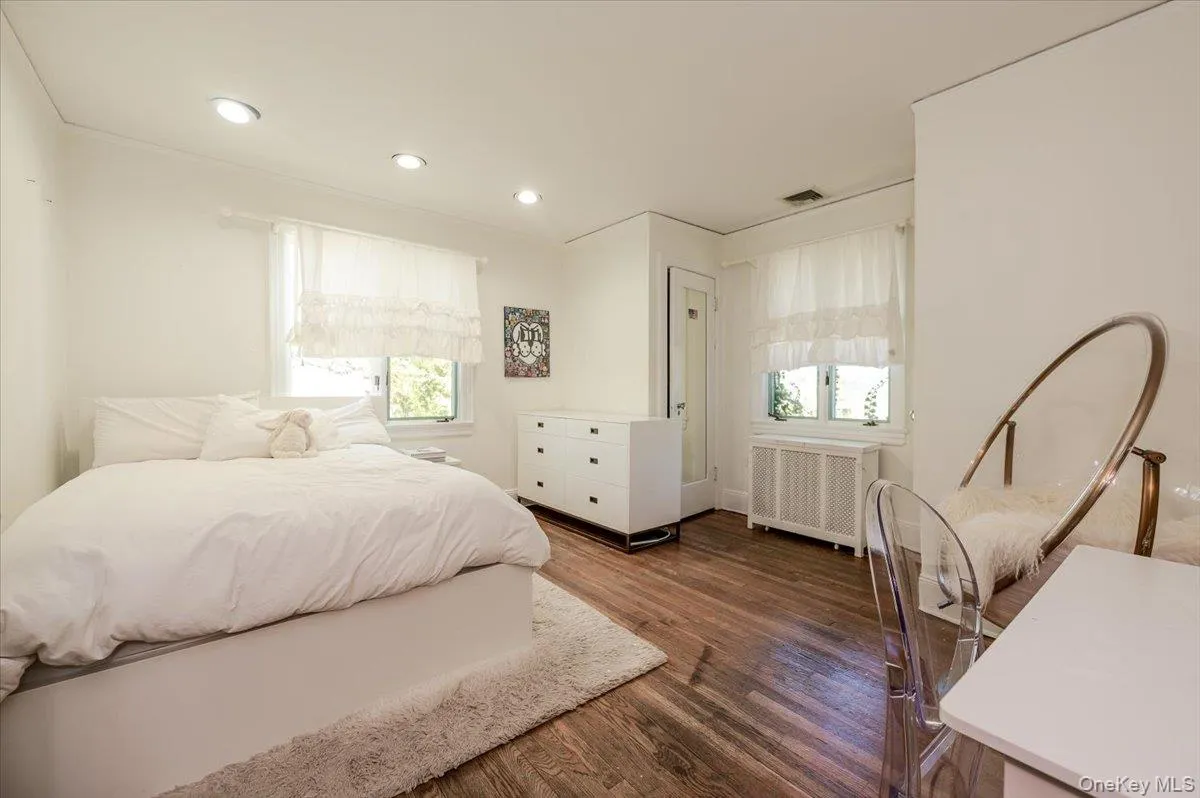 9 South Drive, North Hempstead, NY, 4 Bedrooms Bedrooms, 9 Rooms Rooms,2 BathroomsBathrooms,Residential,For Rent,South,0,991795 9 South Drive, North Hempstead, NY, 4 Bedrooms Bedrooms, 9 Rooms Rooms,2 BathroomsBathrooms,Residential,For Rent,South,0,991795