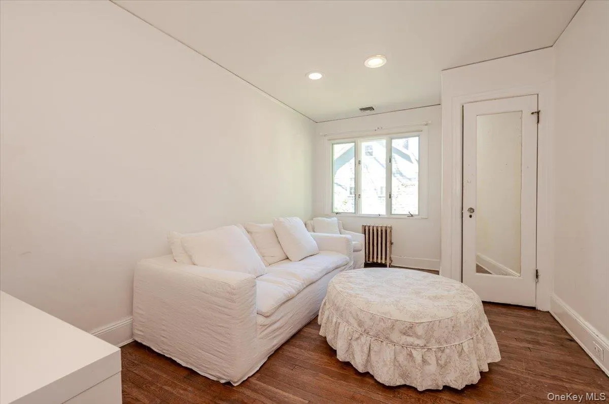 9 South Drive, North Hempstead, NY, 4 Bedrooms Bedrooms, 9 Rooms Rooms,2 BathroomsBathrooms,Residential,For Rent,South,0,991795 9 South Drive, North Hempstead, NY, 4 Bedrooms Bedrooms, 9 Rooms Rooms,2 BathroomsBathrooms,Residential,For Rent,South,0,991795