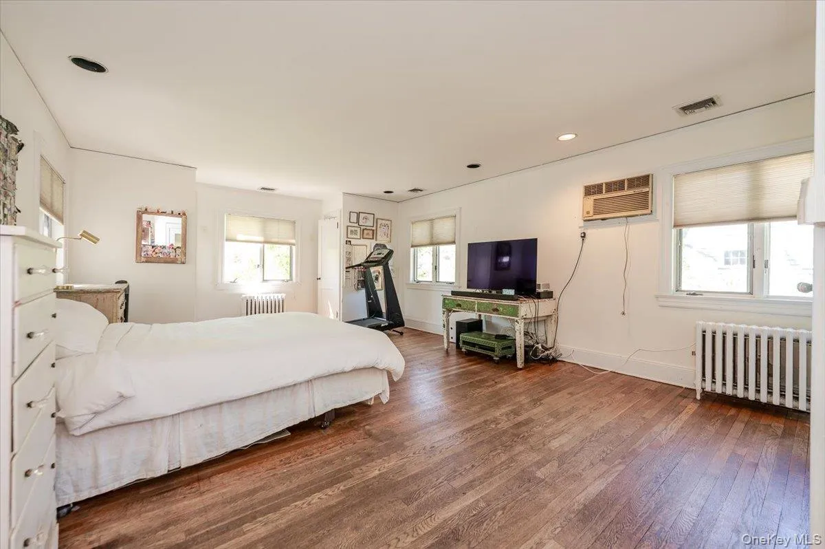 9 South Drive, North Hempstead, NY, 4 Bedrooms Bedrooms, 9 Rooms Rooms,2 BathroomsBathrooms,Residential,For Rent,South,0,991795 9 South Drive, North Hempstead, NY, 4 Bedrooms Bedrooms, 9 Rooms Rooms,2 BathroomsBathrooms,Residential,For Rent,South,0,991795