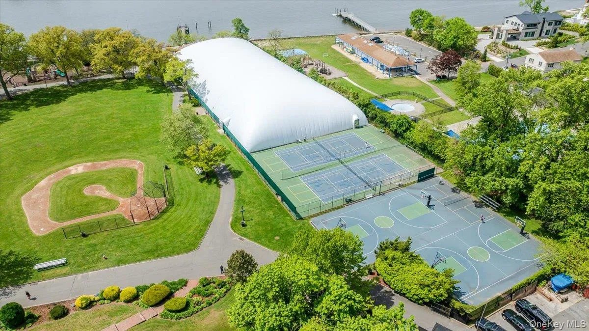 9 South Drive, North Hempstead, NY, 4 Bedrooms Bedrooms, 9 Rooms Rooms,2 BathroomsBathrooms,Residential,For Rent,South,0,991795 9 South Drive, North Hempstead, NY, 4 Bedrooms Bedrooms, 9 Rooms Rooms,2 BathroomsBathrooms,Residential,For Rent,South,0,991795