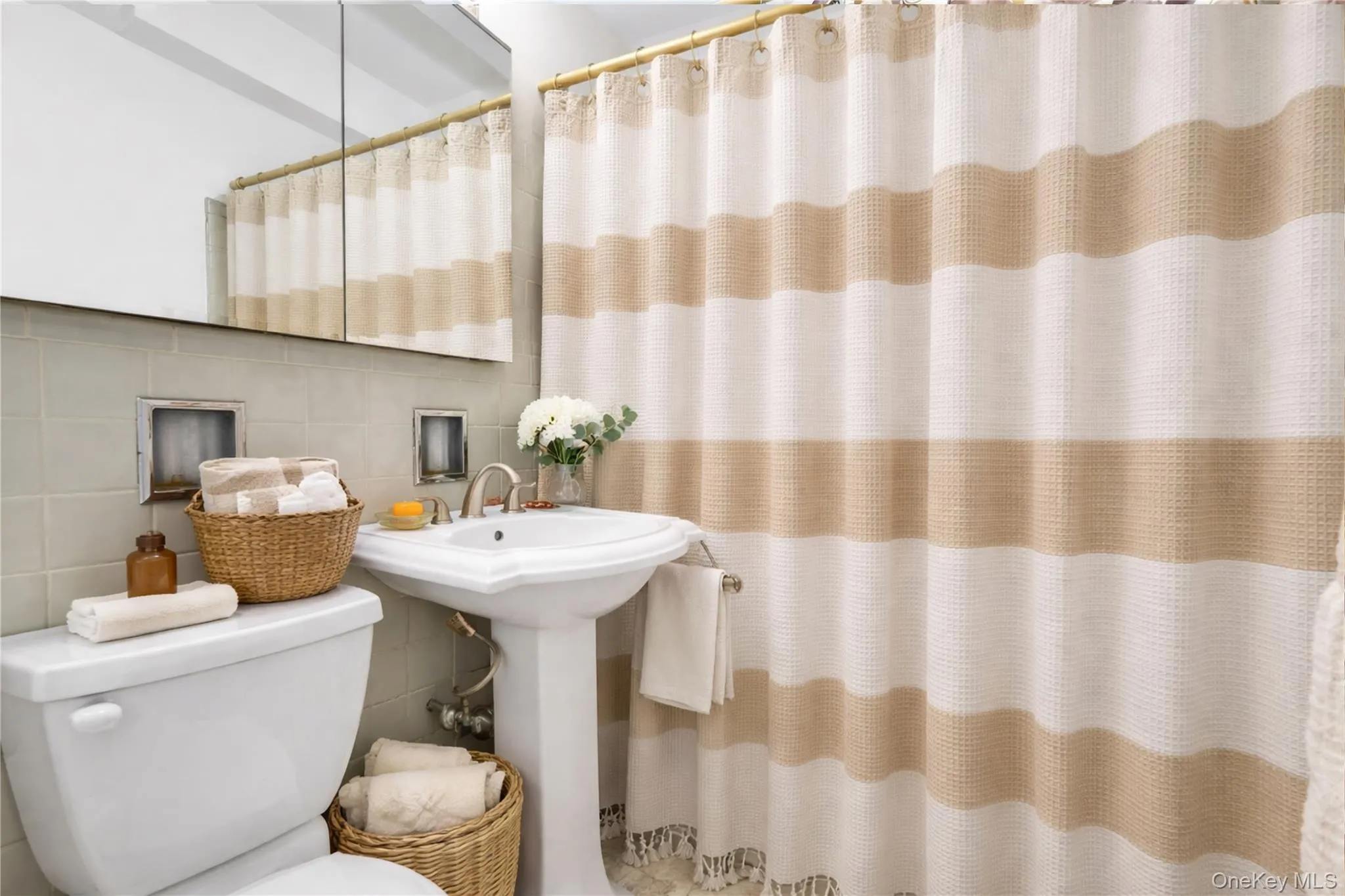 225 Adams Street, New York, NY, 2 Bedrooms Bedrooms, 4 Rooms Rooms,1 BathroomBathrooms,Residential,For Rent,Adams,0,KEY991898 225 Adams Street, New York, NY, 2 Bedrooms Bedrooms, 4 Rooms Rooms,1 BathroomBathrooms,Residential,For Rent,Adams,0,KEY991898