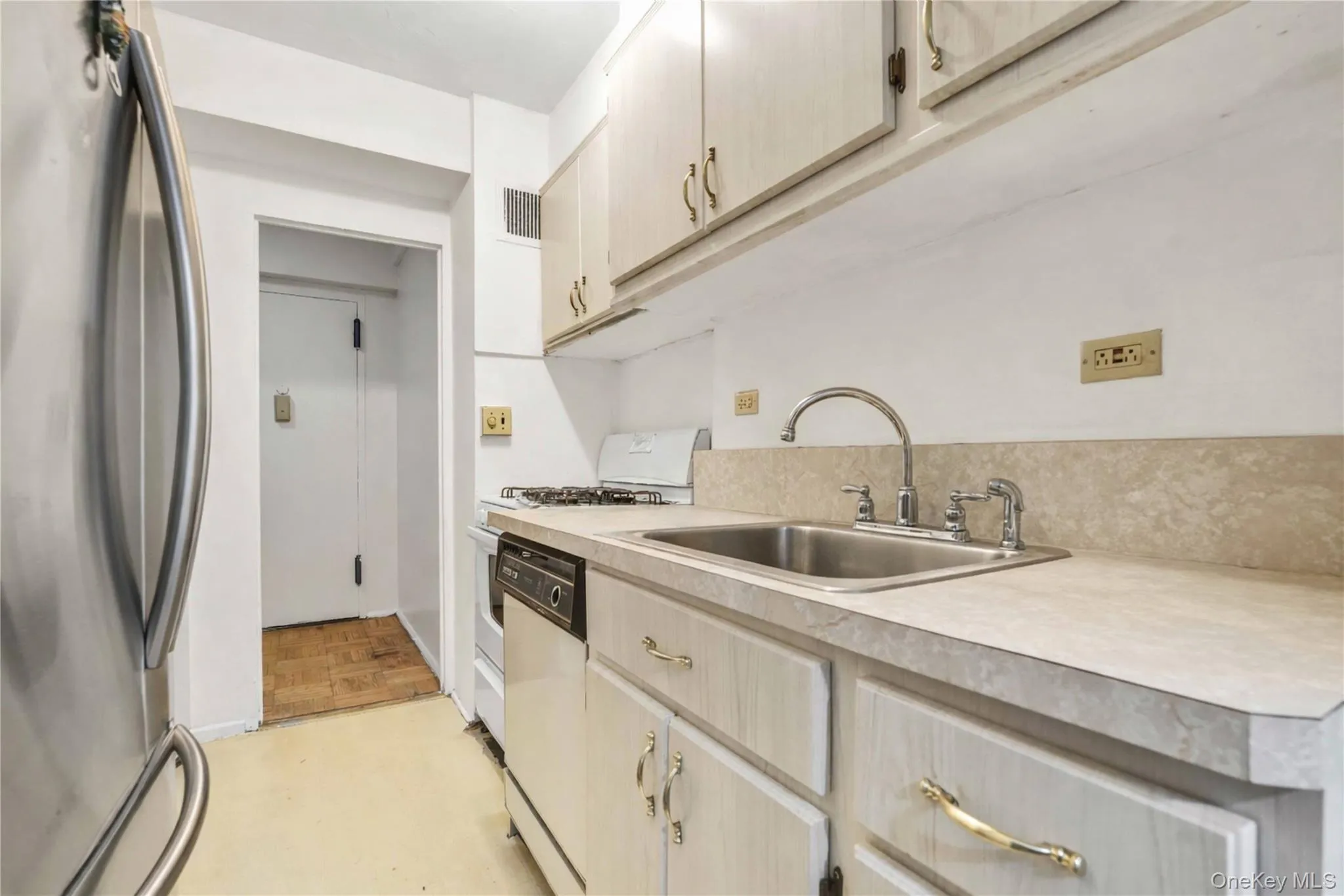 225 Adams Street, New York, NY, 2 Bedrooms Bedrooms, 4 Rooms Rooms,1 BathroomBathrooms,Residential,For Rent,Adams,0,KEY991898 225 Adams Street, New York, NY, 2 Bedrooms Bedrooms, 4 Rooms Rooms,1 BathroomBathrooms,Residential,For Rent,Adams,0,KEY991898