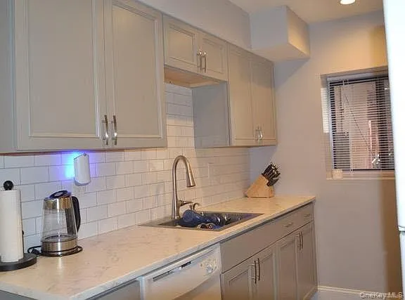 300 High Avenue, Orangetown, NY, 1 Bedroom Bedrooms, 3 Rooms Rooms,1 BathroomBathrooms,Residential Lease,For Rent,High,0,991905 300 High Avenue, Orangetown, NY, 1 Bedroom Bedrooms, 3 Rooms Rooms,1 BathroomBathrooms,Residential Lease,For Rent,High,0,991905