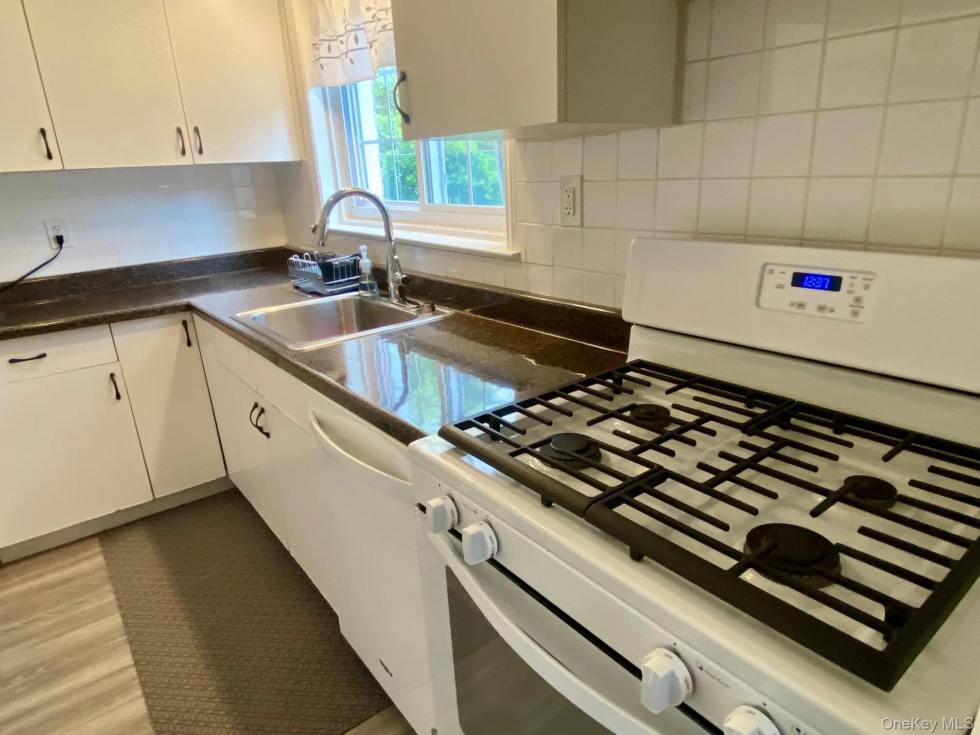 49-09 Hanford Street, New York, NY, 2 Bedrooms Bedrooms, 7 Rooms Rooms,1 BathroomBathrooms,Residential Lease,For Rent,Hanford,0,991933 49-09 Hanford Street, New York, NY, 2 Bedrooms Bedrooms, 7 Rooms Rooms,1 BathroomBathrooms,Residential Lease,For Rent,Hanford,0,991933