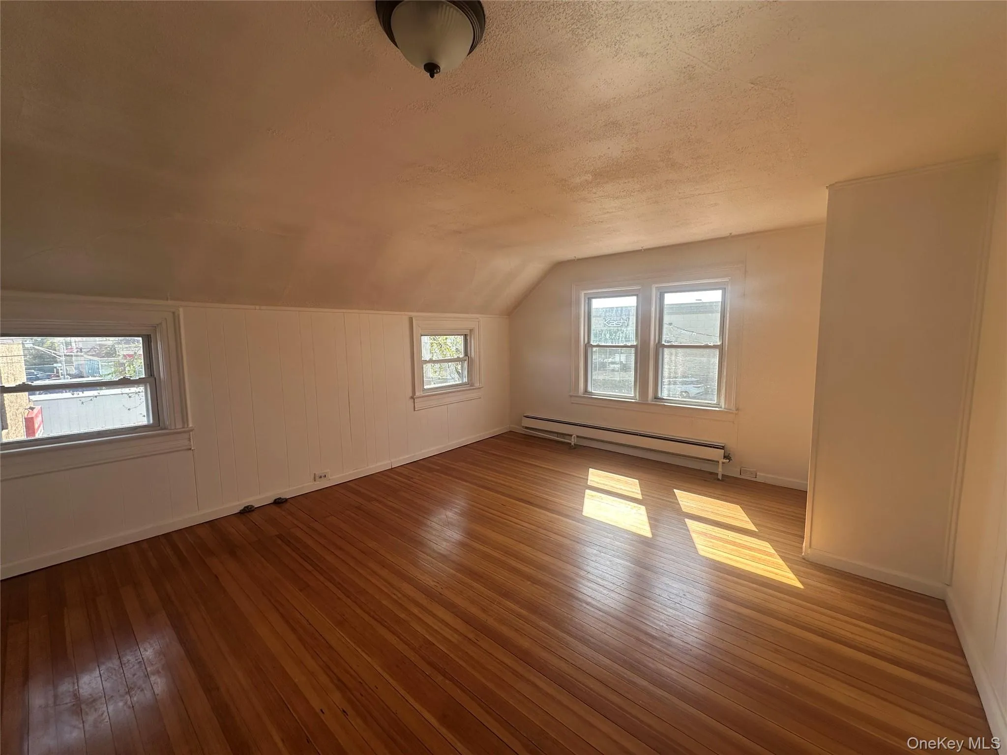 6 Florence Avenue, Oyster Bay, NY, 1 Bedroom Bedrooms, 5 Rooms Rooms,1 BathroomBathrooms,Residential Lease,For Rent,Florence,0,991944 6 Florence Avenue, Oyster Bay, NY, 1 Bedroom Bedrooms, 5 Rooms Rooms,1 BathroomBathrooms,Residential Lease,For Rent,Florence,0,991944