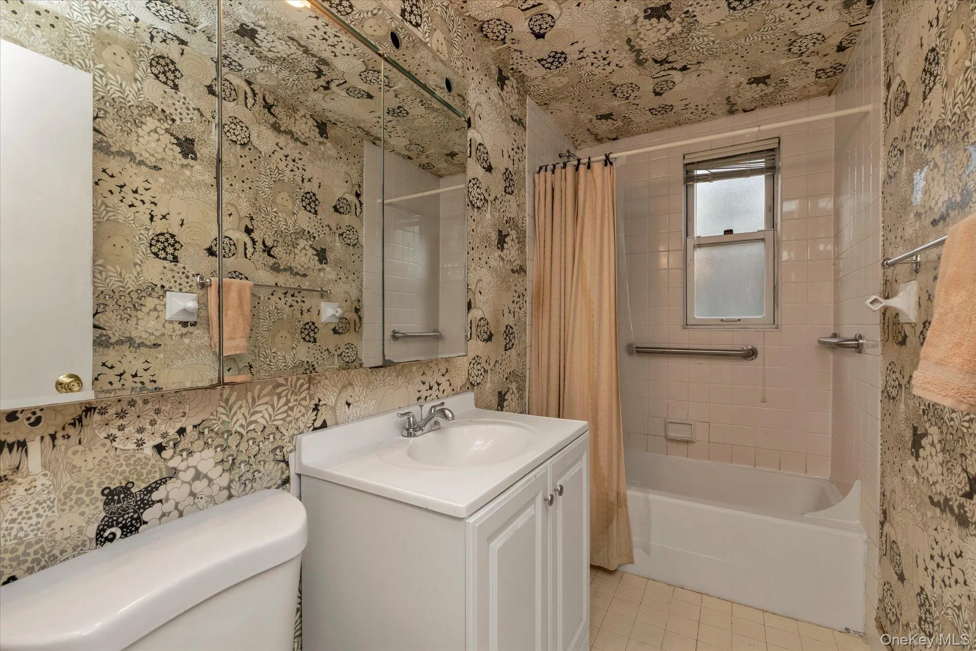 3 Edwards Street, North Hempstead, NY, 1 Bedroom Bedrooms, 4 Rooms Rooms,1 BathroomBathrooms,Residential,For Rent,Street,0,KEY991969 3 Edwards Street, North Hempstead, NY, 1 Bedroom Bedrooms, 4 Rooms Rooms,1 BathroomBathrooms,Residential,For Rent,Street,0,KEY991969