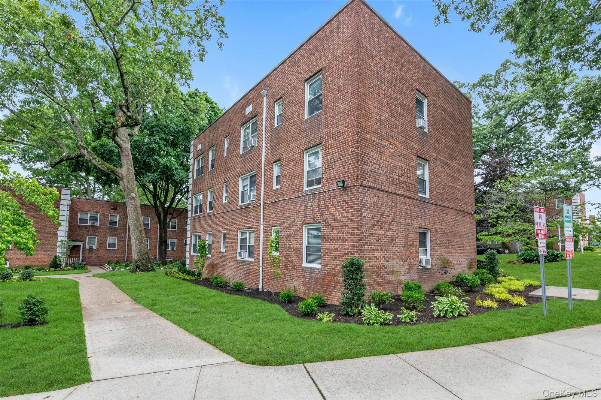 3 Edwards Street, North Hempstead, NY, 1 Bedroom Bedrooms, 4 Rooms Rooms,1 BathroomBathrooms,Residential,For Rent,Street,0,KEY991969 3 Edwards Street, North Hempstead, NY, 1 Bedroom Bedrooms, 4 Rooms Rooms,1 BathroomBathrooms,Residential,For Rent,Street,0,KEY991969
