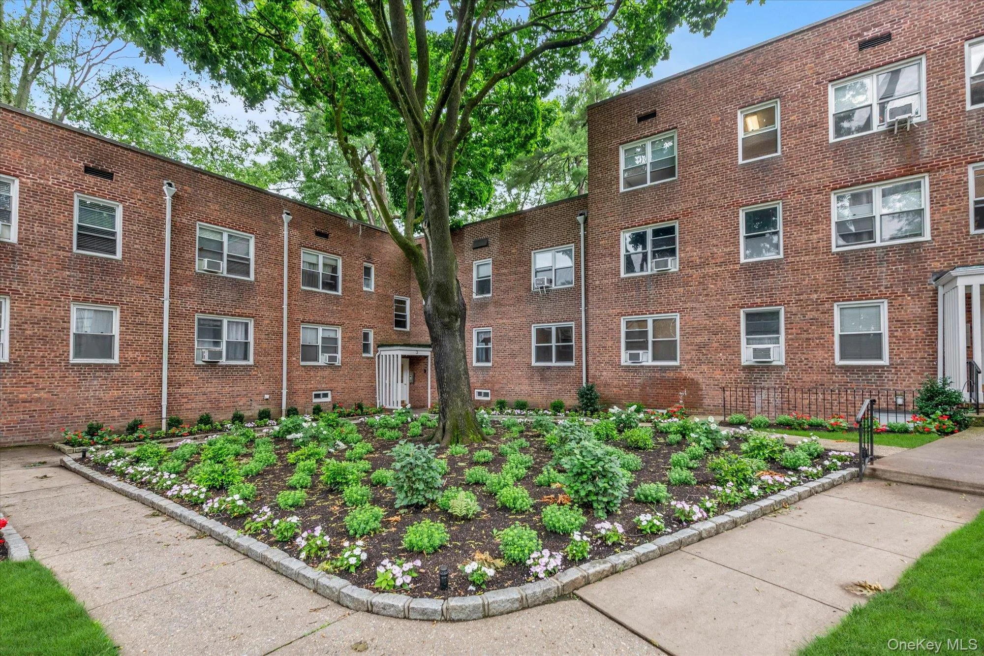 3 Edwards Street, North Hempstead, NY, 1 Bedroom Bedrooms, 4 Rooms Rooms,1 BathroomBathrooms,Residential,For Rent,Street,0,KEY991969 3 Edwards Street, North Hempstead, NY, 1 Bedroom Bedrooms, 4 Rooms Rooms,1 BathroomBathrooms,Residential,For Rent,Street,0,KEY991969