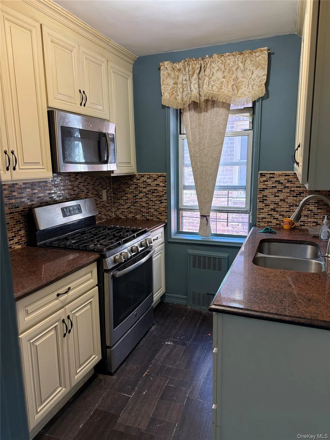 14235 84th Drive, New York, NY, 2 Bedrooms Bedrooms, 4 Rooms Rooms,1 BathroomBathrooms,Residential Lease,For Rent,84th,0,991994 14235 84th Drive, New York, NY, 2 Bedrooms Bedrooms, 4 Rooms Rooms,1 BathroomBathrooms,Residential Lease,For Rent,84th,0,991994