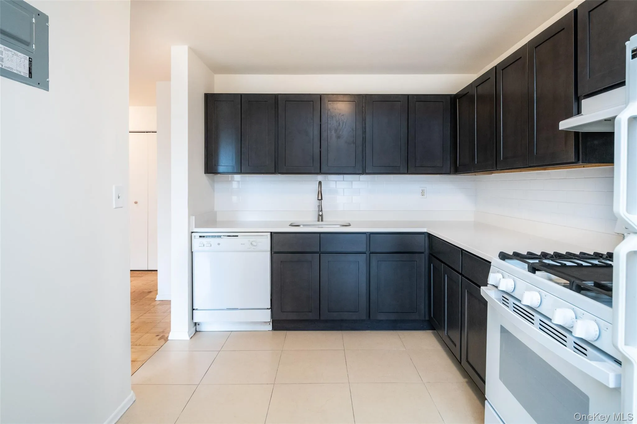 125 Lake Street, White Plains, NY, 2 Bedrooms Bedrooms, 5 Rooms Rooms,2 BathroomsBathrooms,Residential Lease,For Rent,Lake,0,992004 125 Lake Street, White Plains, NY, 2 Bedrooms Bedrooms, 5 Rooms Rooms,2 BathroomsBathrooms,Residential Lease,For Rent,Lake,0,992004