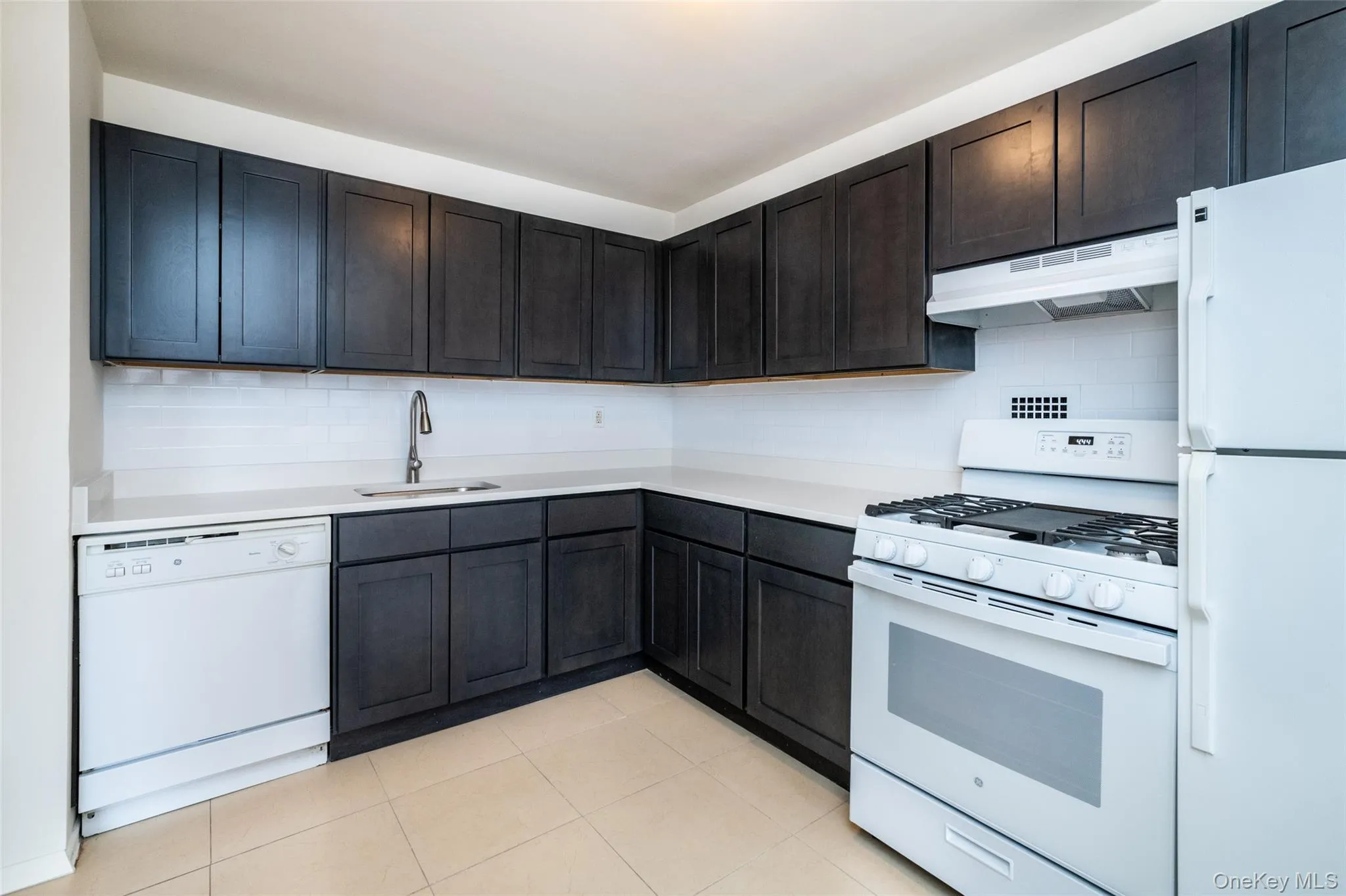 125 Lake Street, White Plains, NY, 2 Bedrooms Bedrooms, 5 Rooms Rooms,2 BathroomsBathrooms,Residential Lease,For Rent,Lake,0,992004 125 Lake Street, White Plains, NY, 2 Bedrooms Bedrooms, 5 Rooms Rooms,2 BathroomsBathrooms,Residential Lease,For Rent,Lake,0,992004