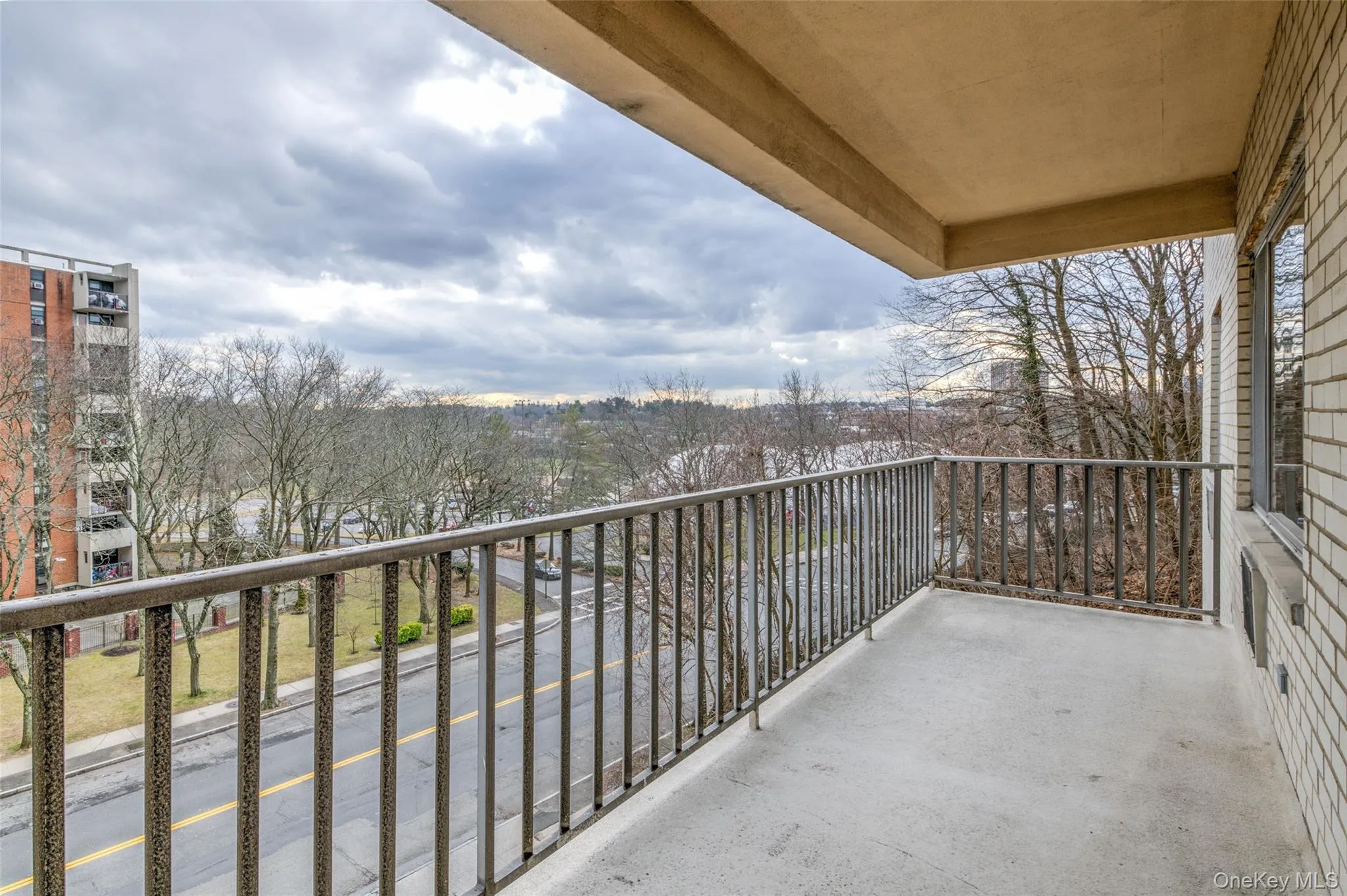 125 Lake Street, White Plains, NY, 2 Bedrooms Bedrooms, 5 Rooms Rooms,2 BathroomsBathrooms,Residential Lease,For Rent,Lake,0,992004 125 Lake Street, White Plains, NY, 2 Bedrooms Bedrooms, 5 Rooms Rooms,2 BathroomsBathrooms,Residential Lease,For Rent,Lake,0,992004