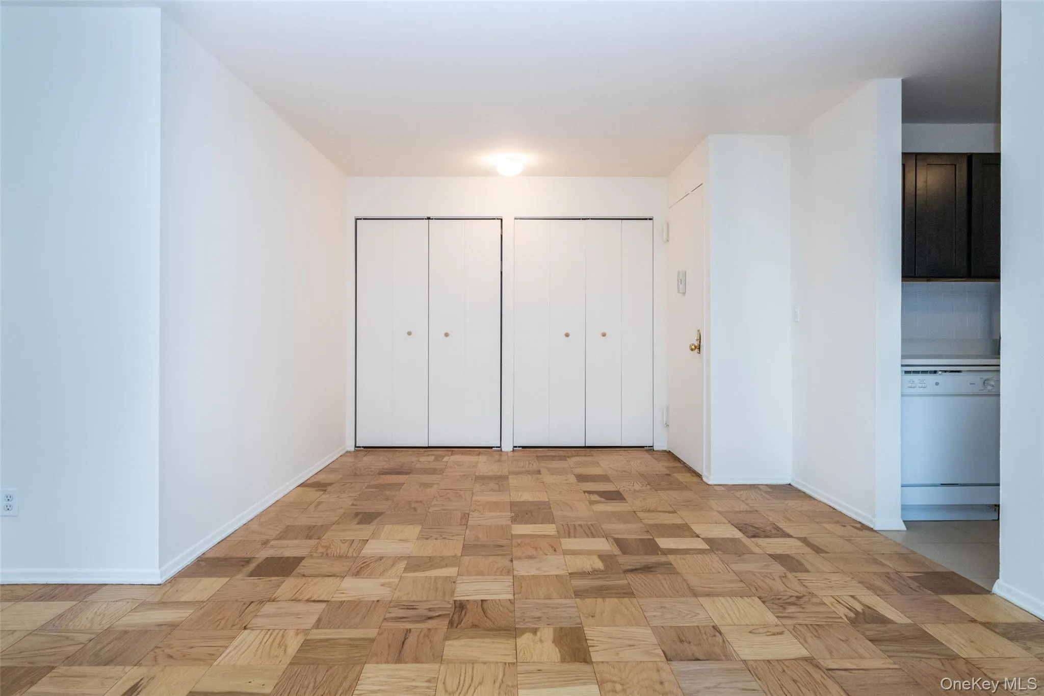 125 Lake Street, White Plains, NY, 2 Bedrooms Bedrooms, 5 Rooms Rooms,2 BathroomsBathrooms,Residential Lease,For Rent,Lake,0,992004 125 Lake Street, White Plains, NY, 2 Bedrooms Bedrooms, 5 Rooms Rooms,2 BathroomsBathrooms,Residential Lease,For Rent,Lake,0,992004