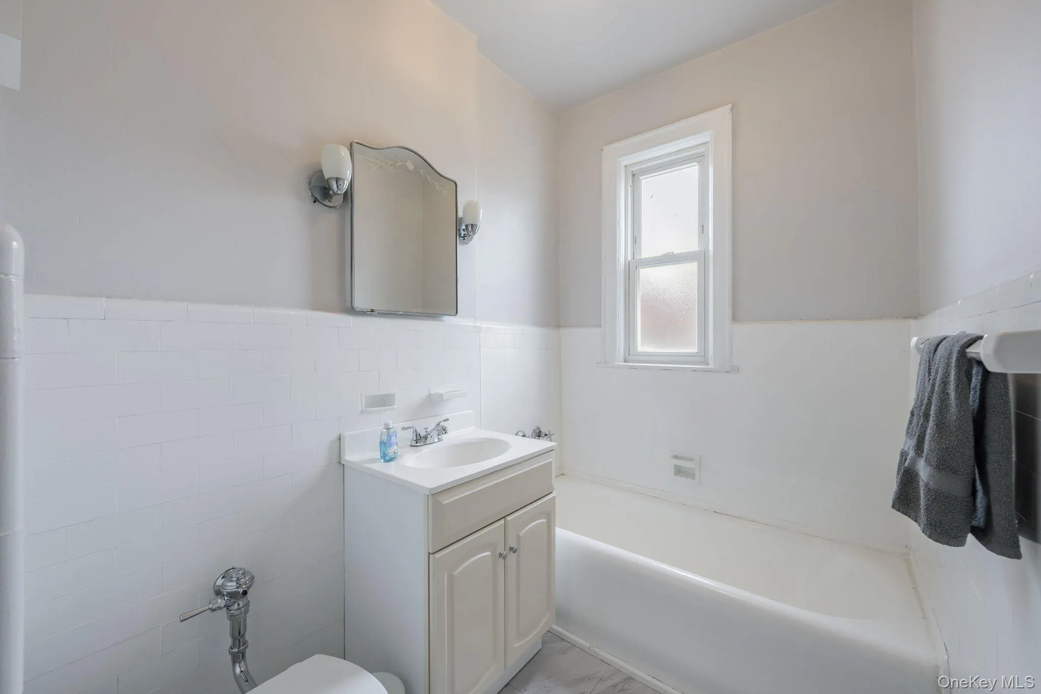 82-79 166th Street, New York, NY, 3 Bedrooms Bedrooms, 6 Rooms Rooms,1 BathroomBathrooms,Residential,For Rent,166th,0,992006 82-79 166th Street, New York, NY, 3 Bedrooms Bedrooms, 6 Rooms Rooms,1 BathroomBathrooms,Residential,For Rent,166th,0,992006