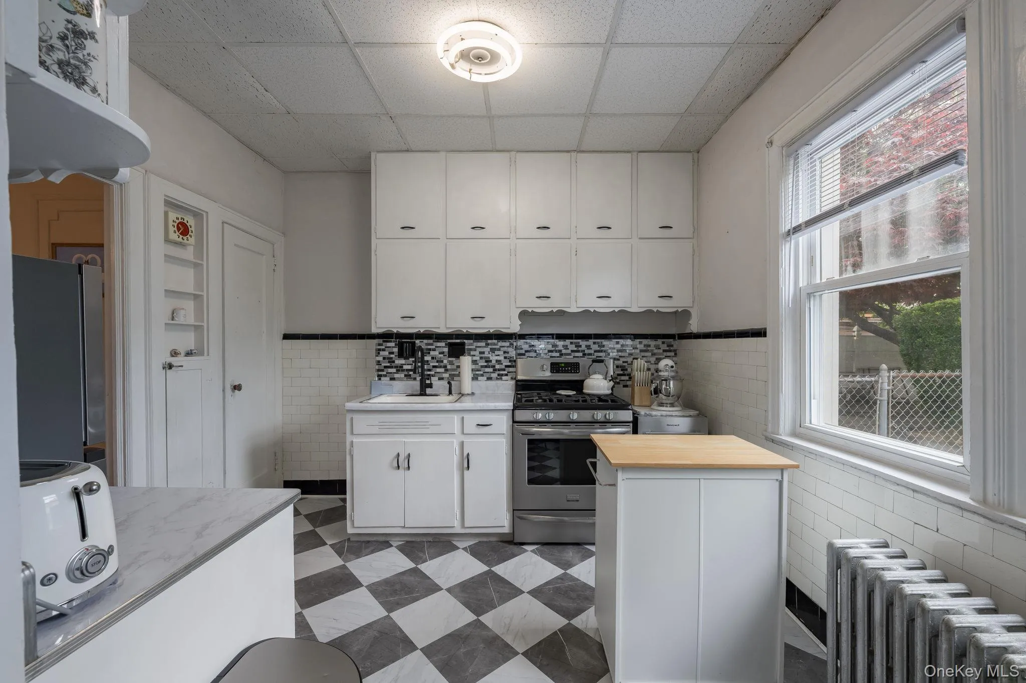 82-79 166th Street, New York, NY, 3 Bedrooms Bedrooms, 6 Rooms Rooms,1 BathroomBathrooms,Residential,For Rent,166th,0,992006 82-79 166th Street, New York, NY, 3 Bedrooms Bedrooms, 6 Rooms Rooms,1 BathroomBathrooms,Residential,For Rent,166th,0,992006