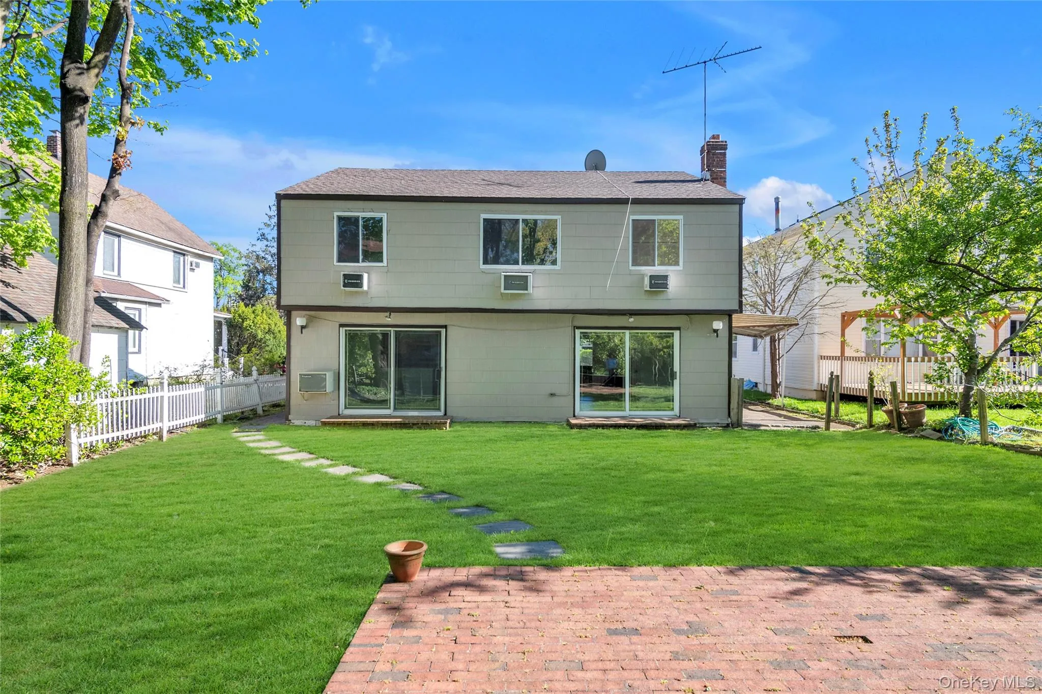 17 North Road, North Hempstead, NY, 3 Bedrooms Bedrooms, 6 Rooms Rooms,2 BathroomsBathrooms,Residential Lease,For Rent,North,0,992010 17 North Road, North Hempstead, NY, 3 Bedrooms Bedrooms, 6 Rooms Rooms,2 BathroomsBathrooms,Residential Lease,For Rent,North,0,992010