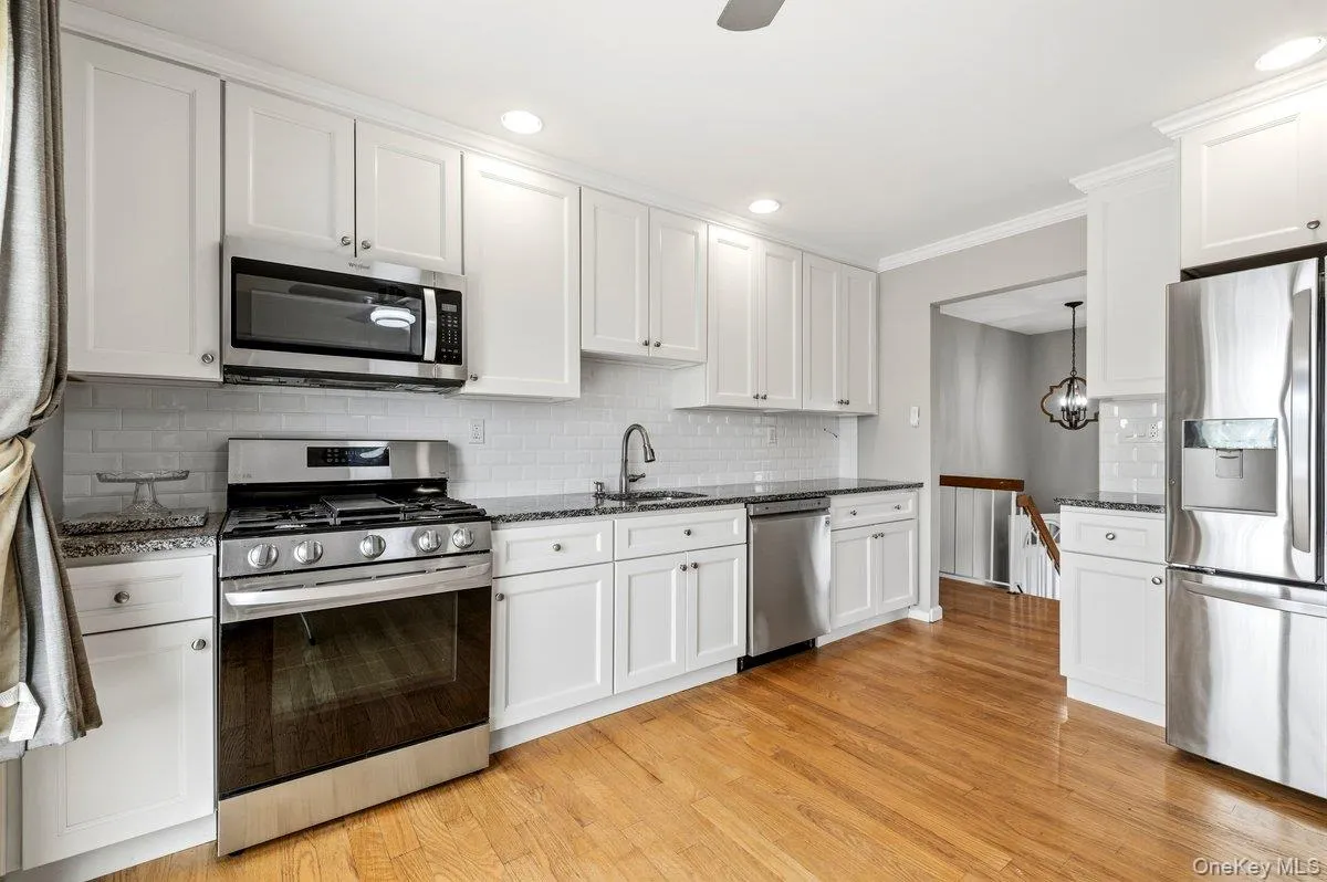 White Shaker Cabinets With Stainless Steel Appliances White Shaker Cabinets With Stainless Steel Appliances