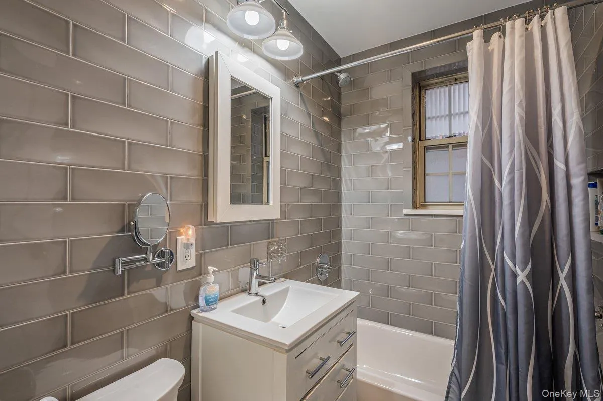 150 Burns, New York, NY, 4 Bedrooms Bedrooms, 8 Rooms Rooms,3 BathroomsBathrooms,Residential,For Rent,Burns,0,KEY992028 150 Burns, New York, NY, 4 Bedrooms Bedrooms, 8 Rooms Rooms,3 BathroomsBathrooms,Residential,For Rent,Burns,0,KEY992028