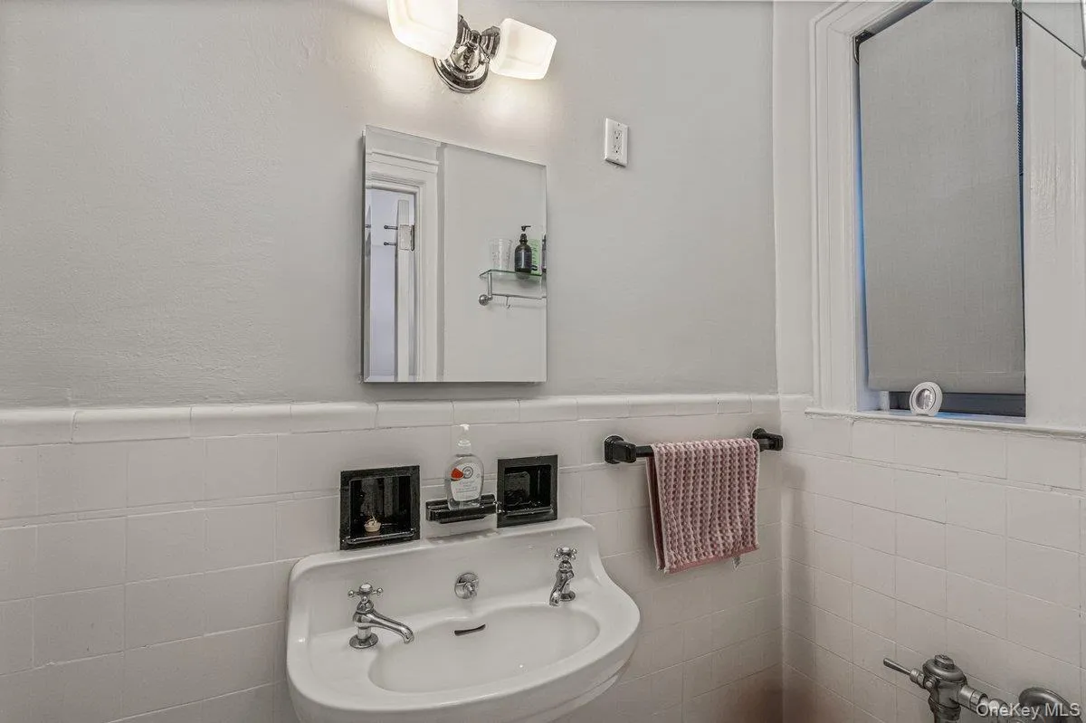 150 Burns, New York, NY, 4 Bedrooms Bedrooms, 8 Rooms Rooms,3 BathroomsBathrooms,Residential,For Rent,Burns,0,KEY992028 150 Burns, New York, NY, 4 Bedrooms Bedrooms, 8 Rooms Rooms,3 BathroomsBathrooms,Residential,For Rent,Burns,0,KEY992028