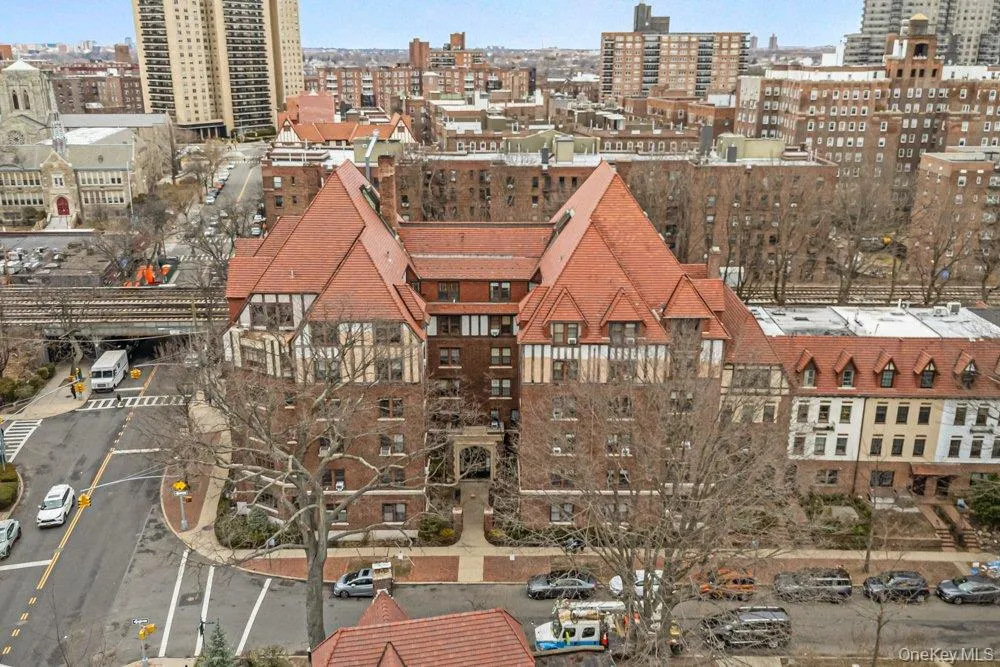 150 Burns, New York, NY, 4 Bedrooms Bedrooms, 8 Rooms Rooms,3 BathroomsBathrooms,Residential,For Rent,Burns,0,KEY992028 150 Burns, New York, NY, 4 Bedrooms Bedrooms, 8 Rooms Rooms,3 BathroomsBathrooms,Residential,For Rent,Burns,0,KEY992028
