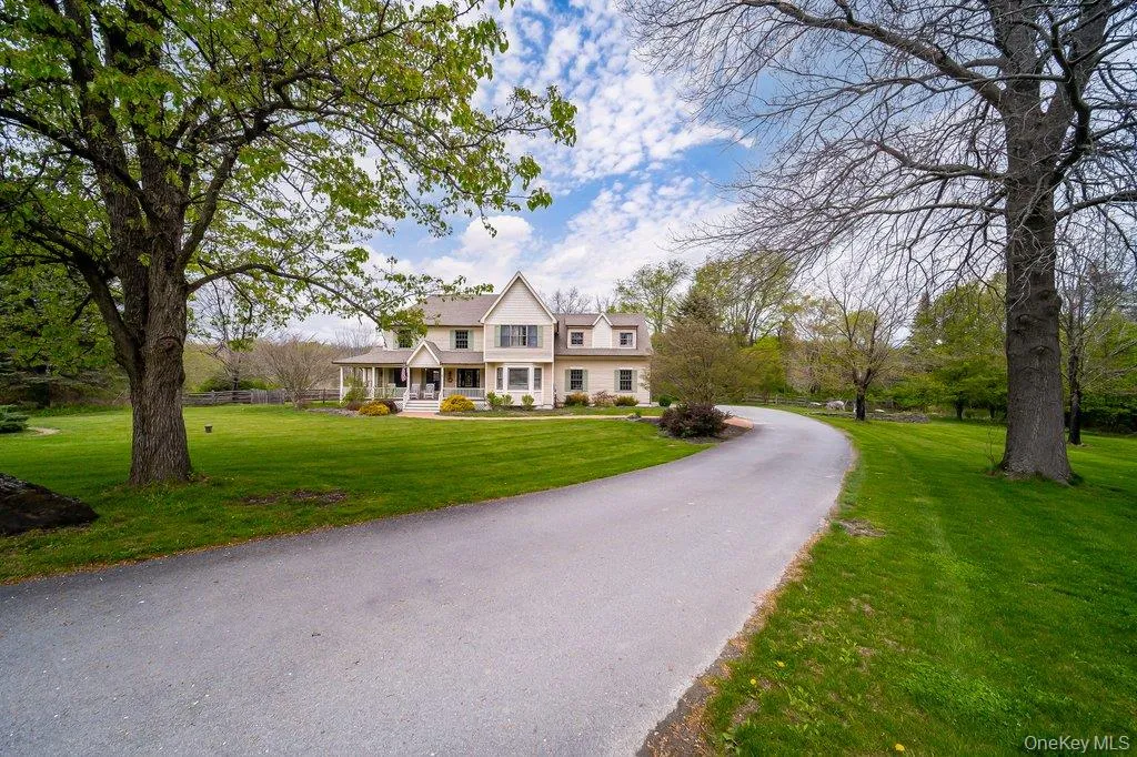 Drive up to your lovely home and over-sized two-car garage. Plenty of parking for all! Drive up to your lovely home and over-sized two-car garage. Plenty of parking for all!