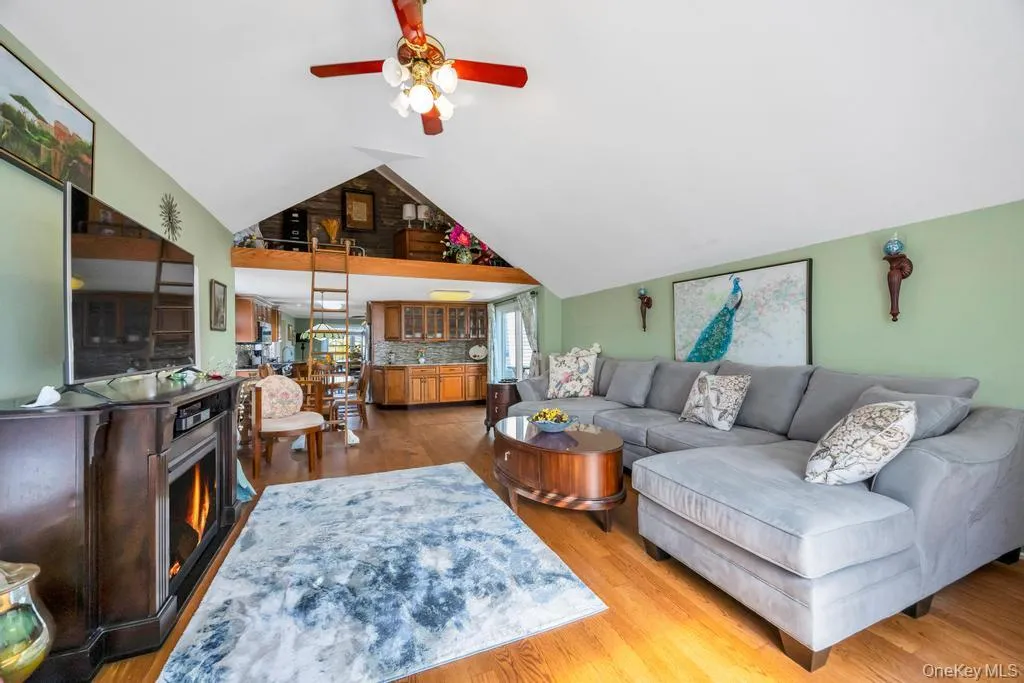 70 Featherbed Lane, Islip, NY, 2 Bedrooms Bedrooms, 4 Rooms Rooms,1 BathroomBathrooms,Residential,For Rent,Featherbed,0,992058 70 Featherbed Lane, Islip, NY, 2 Bedrooms Bedrooms, 4 Rooms Rooms,1 BathroomBathrooms,Residential,For Rent,Featherbed,0,992058