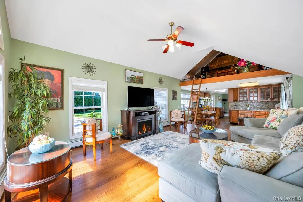 70 Featherbed Lane, Islip, NY, 2 Bedrooms Bedrooms, 4 Rooms Rooms,1 BathroomBathrooms,Residential,For Rent,Featherbed,0,992058 70 Featherbed Lane, Islip, NY, 2 Bedrooms Bedrooms, 4 Rooms Rooms,1 BathroomBathrooms,Residential,For Rent,Featherbed,0,992058