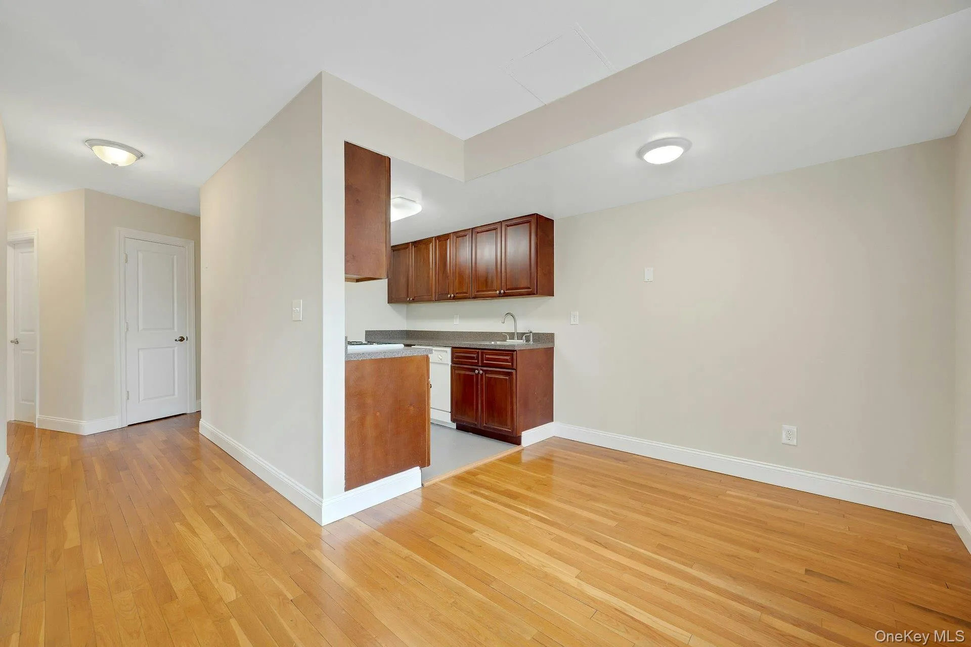 2 Park Avenue, Eastchester, NY, 1 Bedroom Bedrooms, 4 Rooms Rooms,1 BathroomBathrooms,Residential Lease,For Rent,Park,0,992062 2 Park Avenue, Eastchester, NY, 1 Bedroom Bedrooms, 4 Rooms Rooms,1 BathroomBathrooms,Residential Lease,For Rent,Park,0,992062