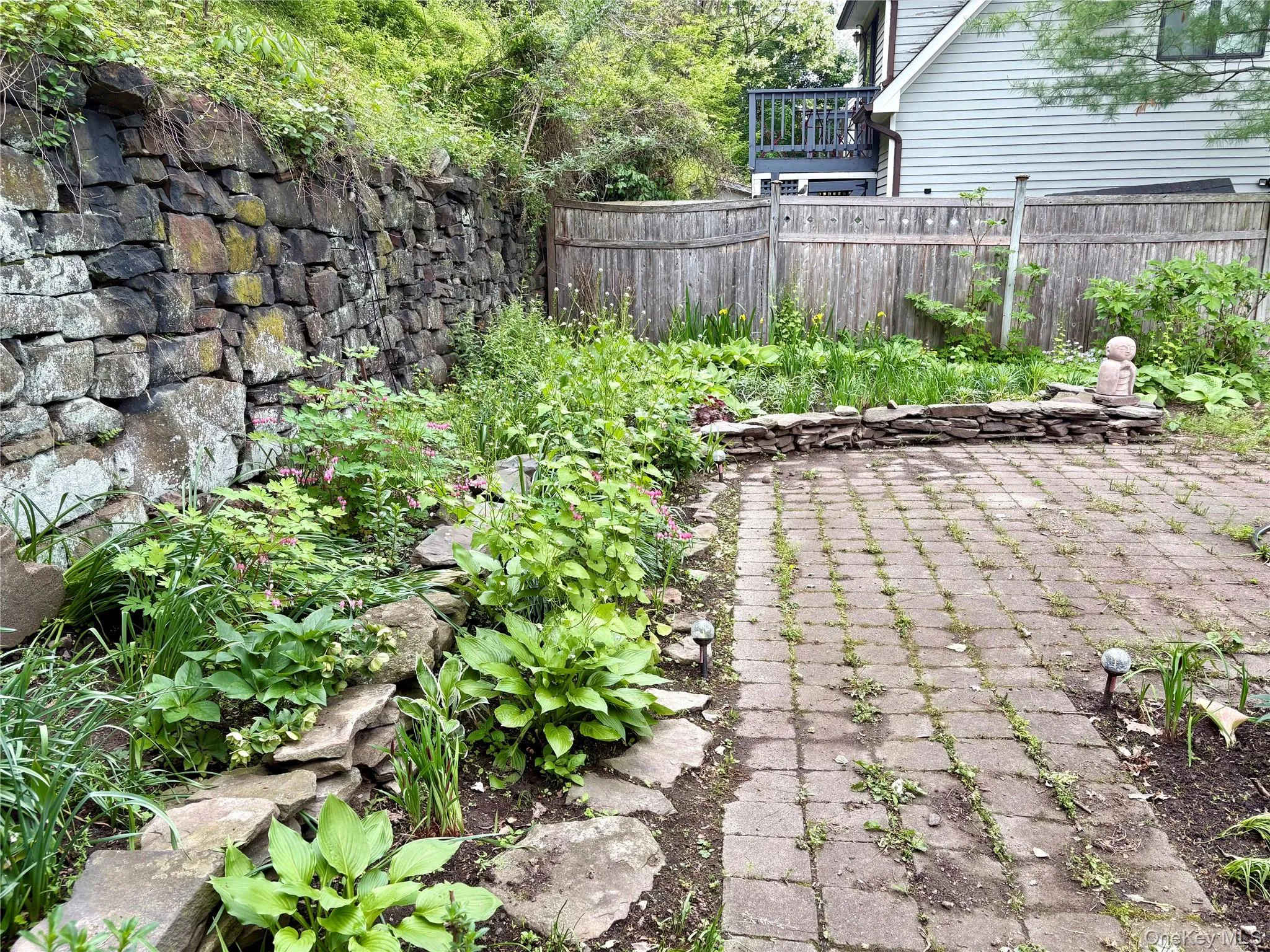 Side garden Side garden