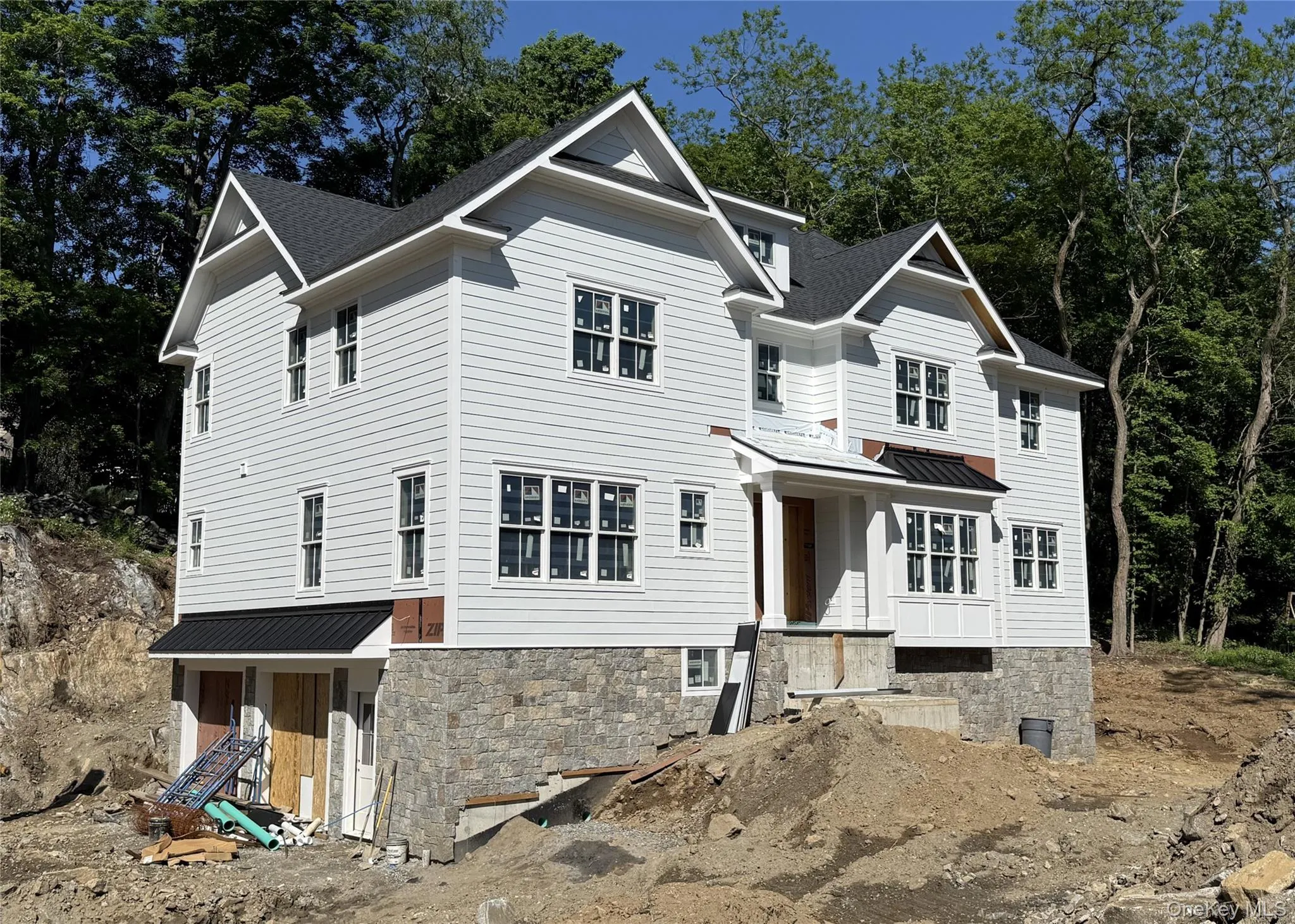 Under construction and coming to Chappaqua—4 BR | 5.1 BA | 4,589 SF plus additional flex spaces on over an acre, with an opportunity for early buyers to personalize select finishes. Under construction and coming to Chappaqua—4 BR | 5.1 BA | 4,589 SF plus additional flex spaces on over an acre, with an opportunity for early buyers to personalize select finishes.