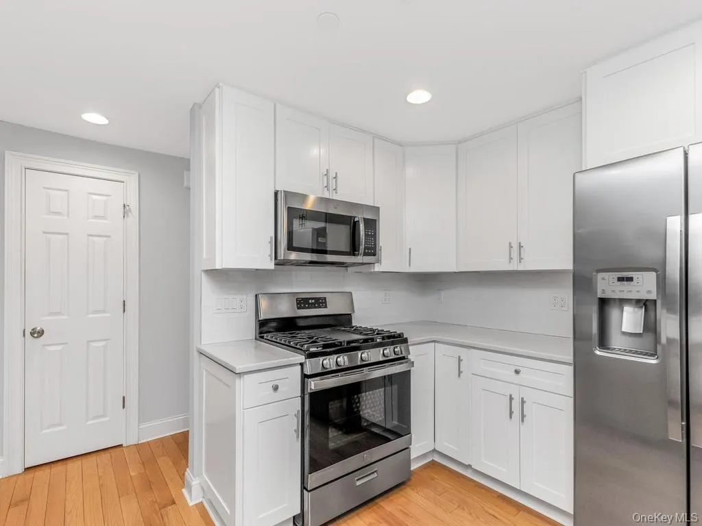 26 Pondfield Road, Yonkers, NY, 2 Bedrooms Bedrooms, 4 Rooms Rooms,1 BathroomBathrooms,Residential,For Rent,Pondfield,0,992132 26 Pondfield Road, Yonkers, NY, 2 Bedrooms Bedrooms, 4 Rooms Rooms,1 BathroomBathrooms,Residential,For Rent,Pondfield,0,992132