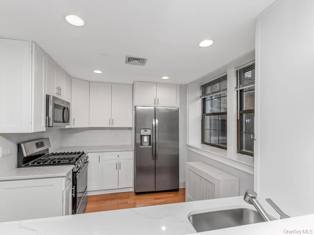 26 Pondfield Road, Yonkers, NY, 2 Bedrooms Bedrooms, 4 Rooms Rooms,1 BathroomBathrooms,Residential,For Rent,Pondfield,0,992132 26 Pondfield Road, Yonkers, NY, 2 Bedrooms Bedrooms, 4 Rooms Rooms,1 BathroomBathrooms,Residential,For Rent,Pondfield,0,992132