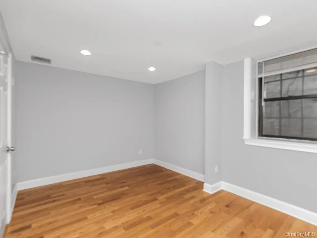 26 Pondfield Road, Yonkers, NY, 2 Bedrooms Bedrooms, 4 Rooms Rooms,1 BathroomBathrooms,Residential,For Rent,Pondfield,0,992132 26 Pondfield Road, Yonkers, NY, 2 Bedrooms Bedrooms, 4 Rooms Rooms,1 BathroomBathrooms,Residential,For Rent,Pondfield,0,992132