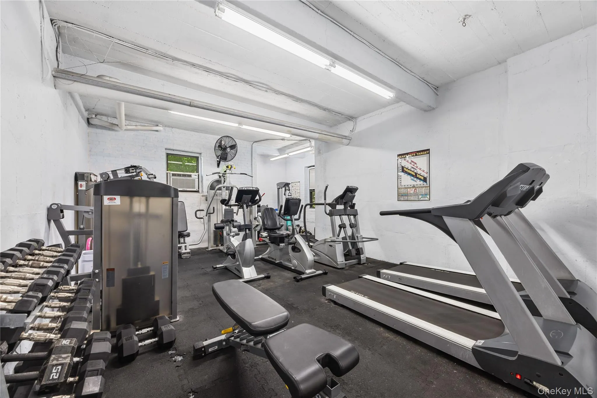 3616 Henry Hudson Parkway, New York, NY, 1 Bedroom Bedrooms, 5 Rooms Rooms,1 BathroomBathrooms,Residential Lease,For Rent,Henry Hudson Parkway,0,992137 3616 Henry Hudson Parkway, New York, NY, 1 Bedroom Bedrooms, 5 Rooms Rooms,1 BathroomBathrooms,Residential Lease,For Rent,Henry Hudson Parkway,0,992137